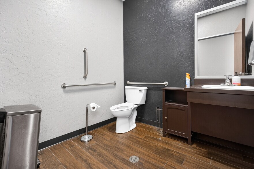 More Photos Of 2804 SW 134th St, Oklahoma City Medical For Sale