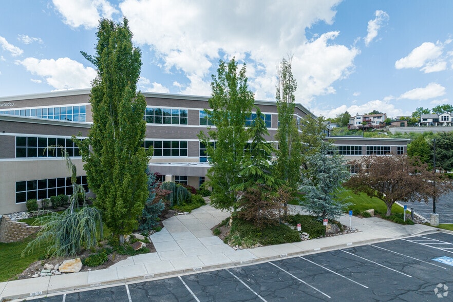 More Photos Of 382 W Park Cir, Provo Office For Sale