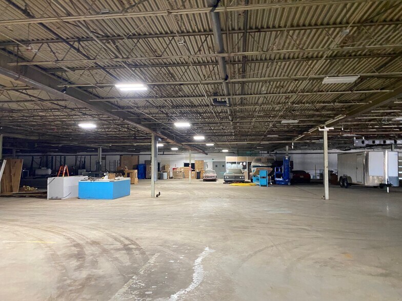 More Photos Of 1031 S Green St, Tupelo Warehouse For Sale