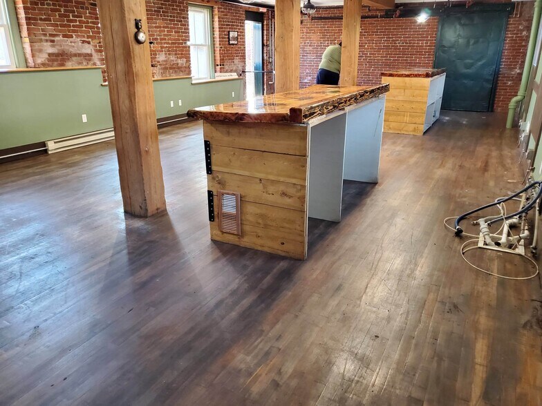 More Photos Of 42 Main St, Antrim Apartments For Lease