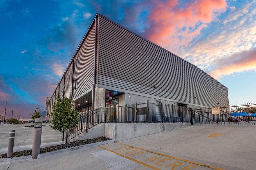More Photos Of 6615 Stewart Rd, Galveston Self Storage For Lease
