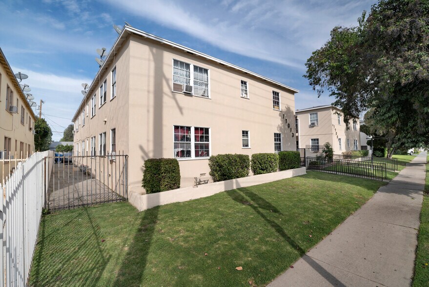 More Photos Of 17007-17013 Vanowen St, Van Nuys Apartments For Sale