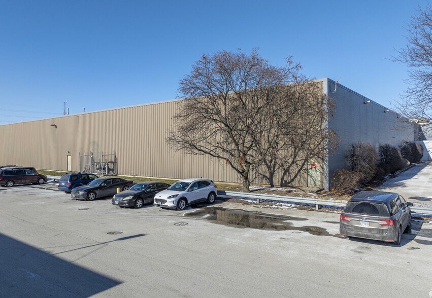 More Photos Of 1900 S 25th Ave, Broadview Manufacturing For Lease