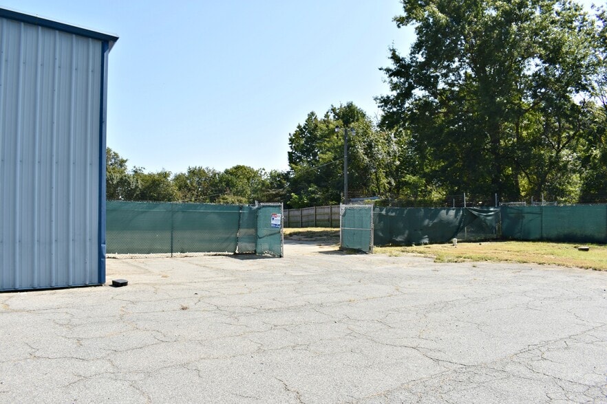 More Photos Of 11275 Edge Hill Rd, Newburg Service For Sale