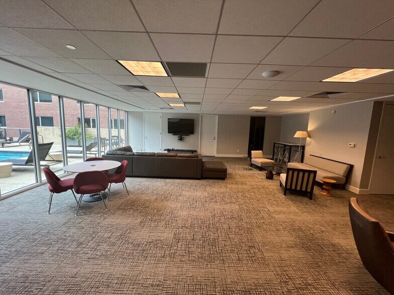 More Photos Of 901 W 9th St, Austin Office For Lease
