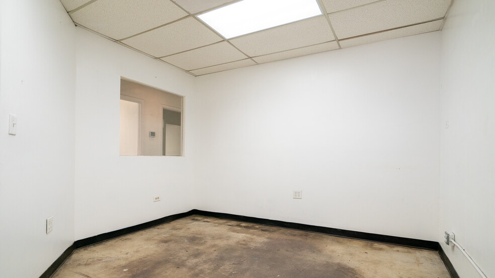 More Photos Of 1400 NE 131st St, North Miami Warehouse For Lease
