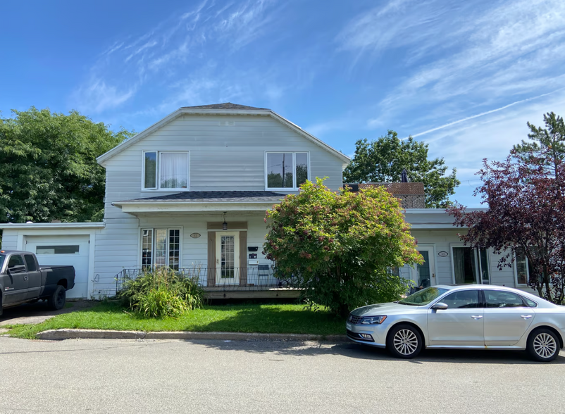 Primary Photo Of 51-53 Rue Odette-Pinard, Québec Apartments For Sale