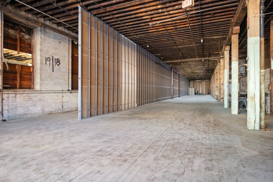 More Photos Of 5039-5045 W Lake St, Chicago Manufacturing For Lease