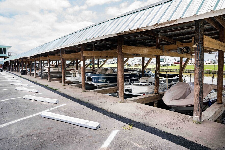 More Photos Of 371 Navaho Trl, Onalaska Hotel For Sale