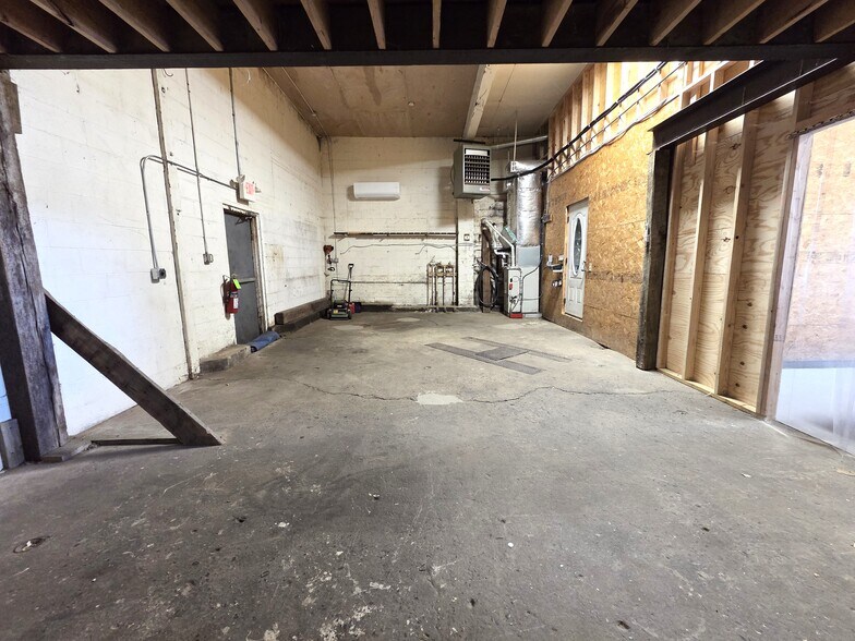 More Photos Of 140 Gravel Pike, Green Lane Industrial For Lease