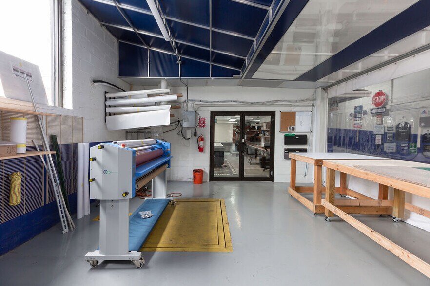 More Photos Of 925 Saw Mill River Rd, Yonkers Manufacturing For Lease