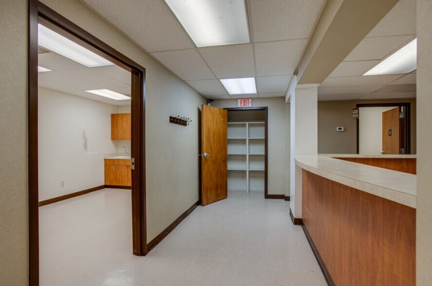 More Photos Of 1400 Hatcher Ln, Columbia Healthcare For Lease