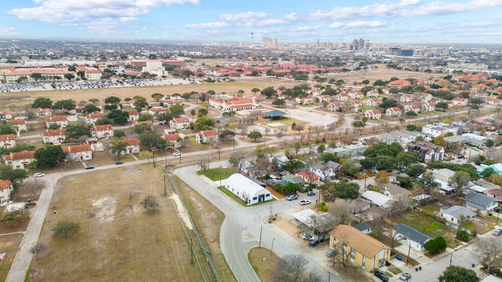 More Photos Of 322 Lucas St, San Antonio Auto Repair For Sale