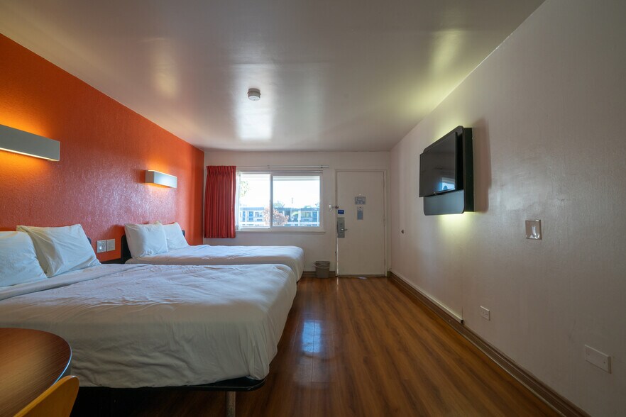 More Photos Of 840 S Indian Hill Blvd, Claremont Hotel For Sale