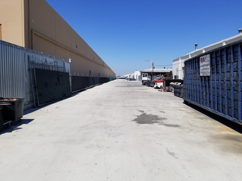 More Photos Of 11911 Woodruff Ave, Downey Warehouse For Sale