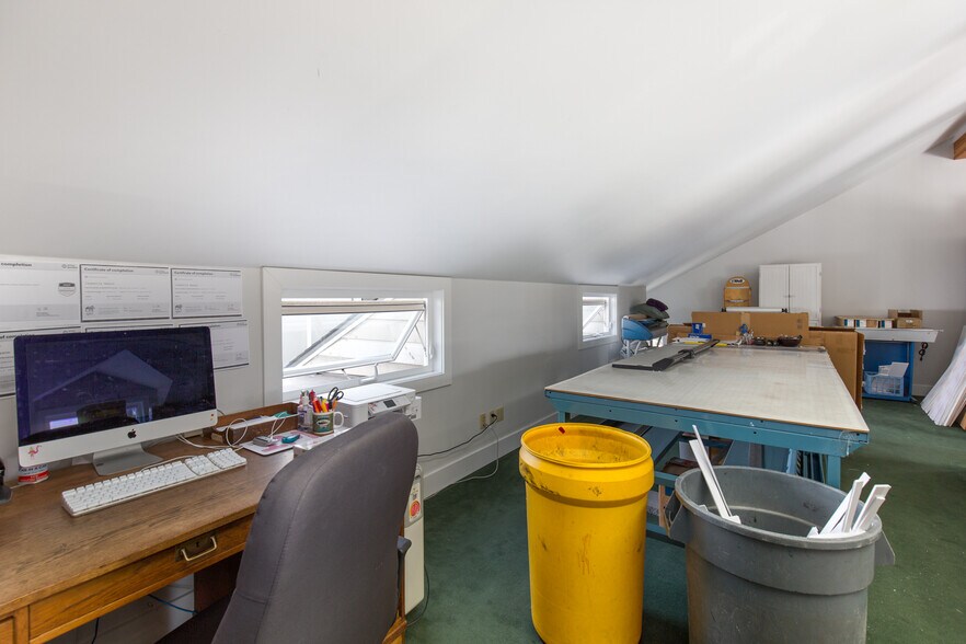 More Photos Of 625 Tyler St, Port Townsend General Retail For Sale