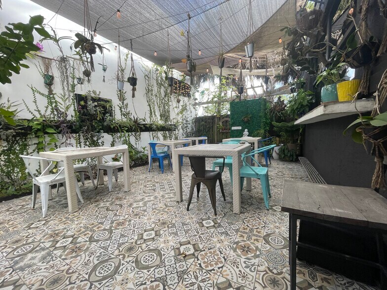 More Photos Of 201-205 NE 31st St, Oakland Park Restaurant For Sale