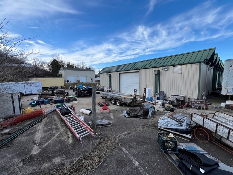 More Photos Of 675 College Dr, Batavia Warehouse For Sale