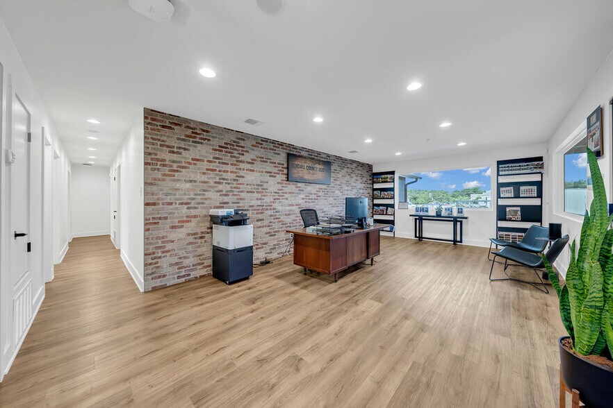 More Photos Of 117 Commerce Ave, Boerne Office For Sale