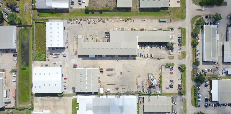 More Photos Of 11330 Brittmoore Park Dr, Houston Warehouse For Lease