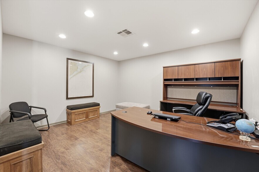 More Photos Of 14102 Pine Meadow Ln, Tomball Warehouse For Lease