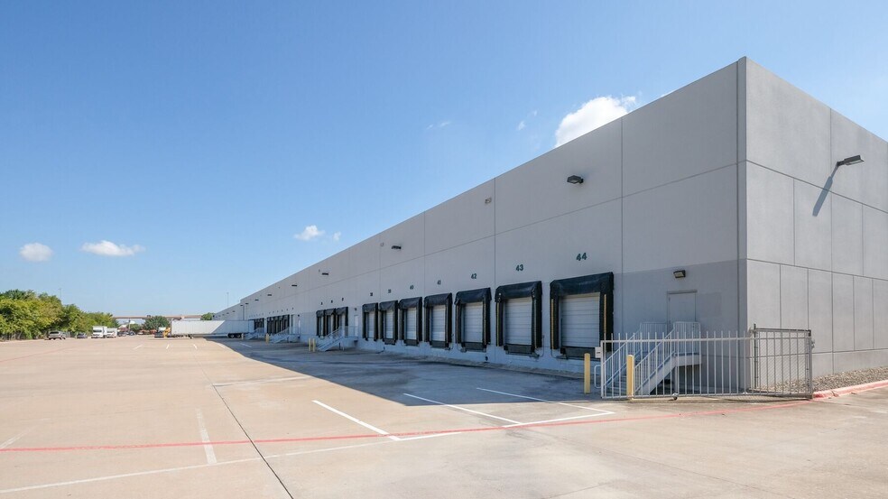 More Photos Of 401B Parker Dr, Austin Warehouse For Lease