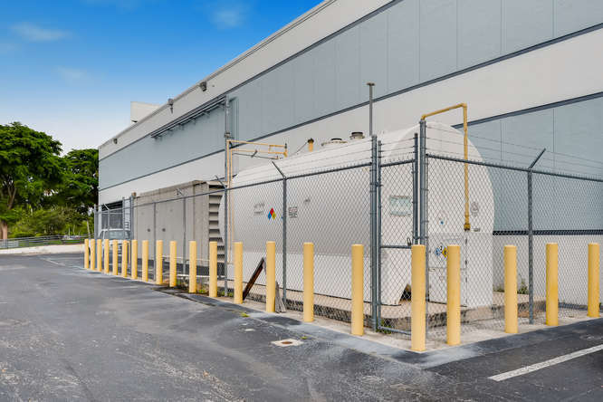 More Photos Of 1800 NW 89th Pl, Miami Refrigeration Cold Storage For Lease