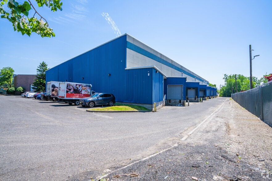 More Photos Of 78-82 Henry St, Secaucus Warehouse For Lease