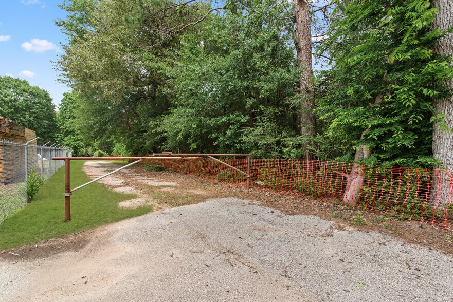 More Photos Of 18222 W FM 1097 Rd, Montgomery Flex For Lease