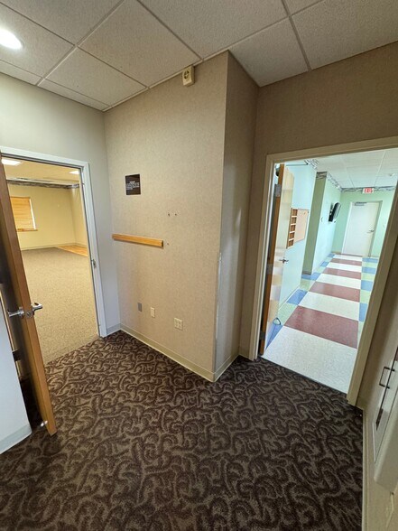 More Photos Of 1239 E 4th Street Rd, Seymour Office For Lease