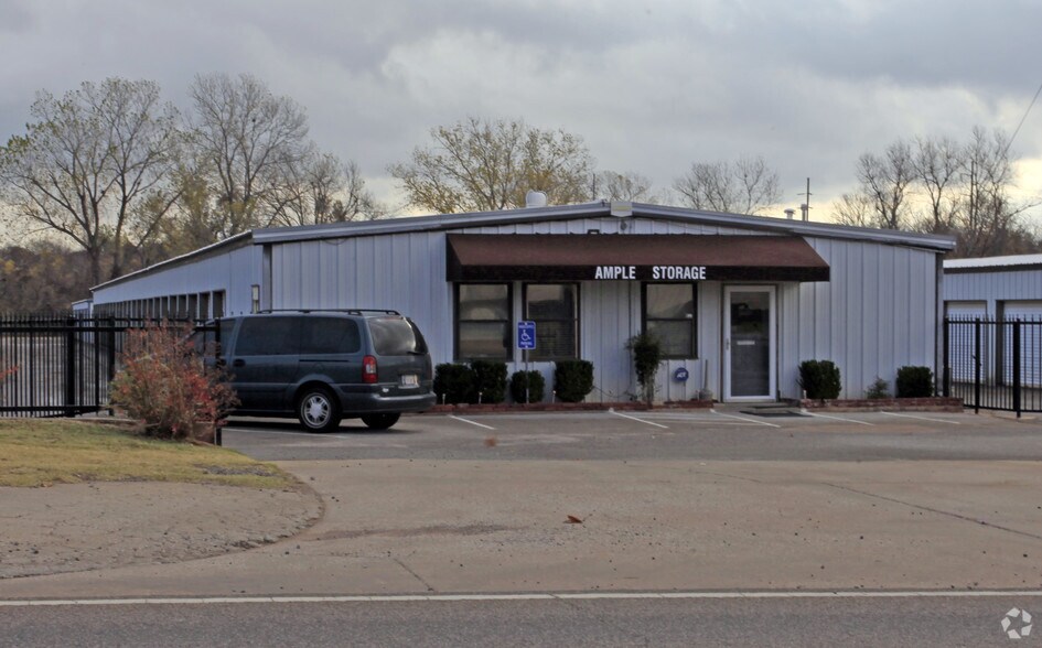 Primary Photo Of 3600 S Douglas Blvd, Oklahoma City Self Storage For Lease