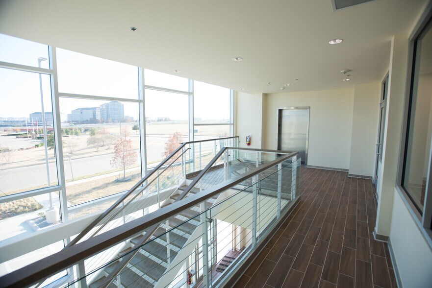 More Photos Of 1701 W Royal Ln, Irving Medical For Lease