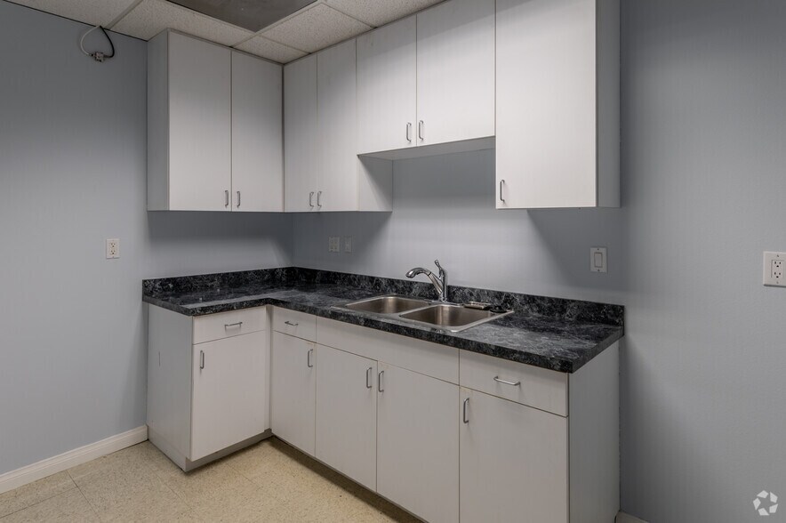 More Photos Of 2020 N Broadway, Santa Ana Office For Sale