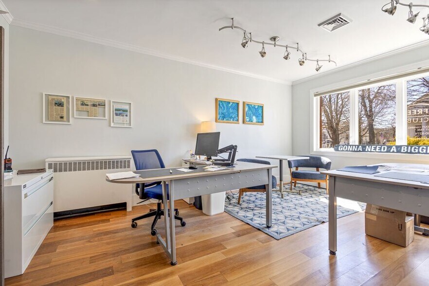 More Photos Of 4 Townsend Ave, Boothbay Harbor Freestanding For Sale