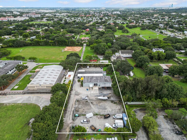 More Photos Of 4182 S University Dr, Davie Warehouse For Lease