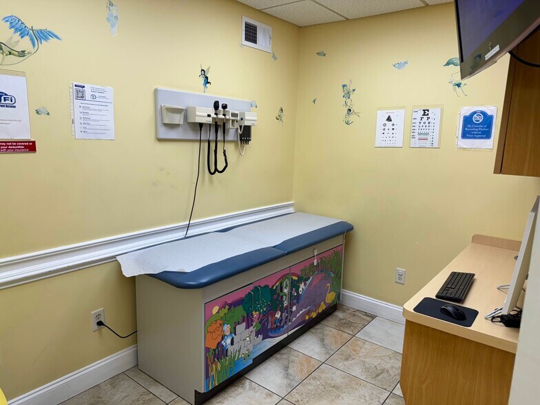 More Photos Of 5-10 Brunswick Woods Dr, East Brunswick Office For Lease