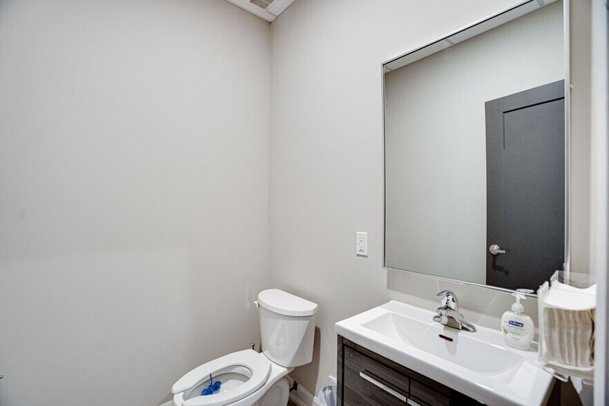 More Photos Of 200 Cachet Woods Crt, Markham Office For Lease