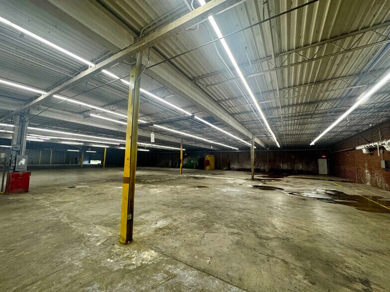 More Photos Of 235 S Hampton Ave, Johnsonville Warehouse For Sale