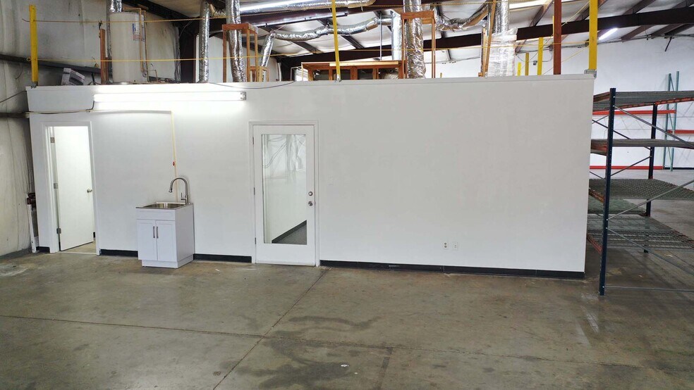 More Photos Of 1498 Airport Rd, Greensboro Warehouse For Lease