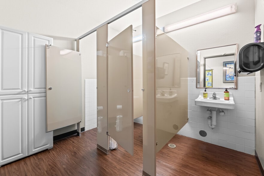 More Photos Of 4650 20th St, Greeley Office For Sale