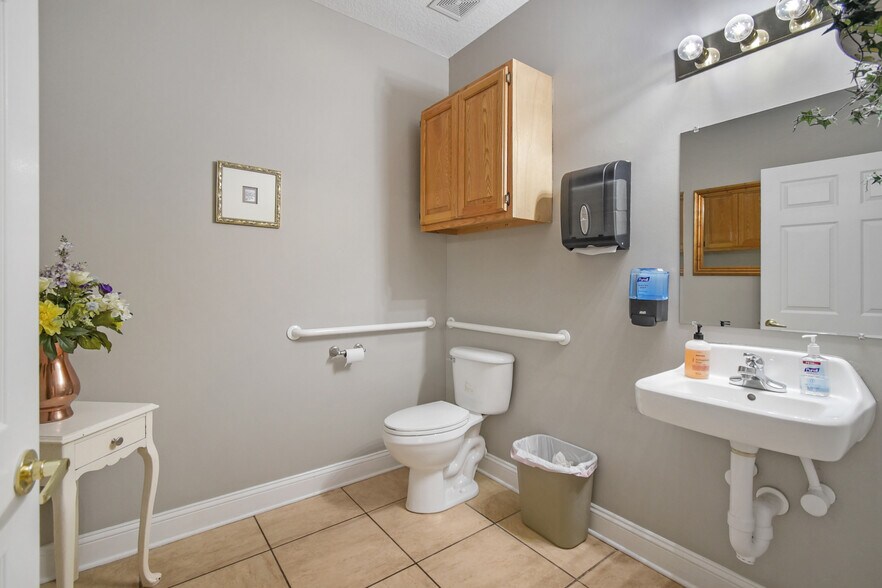 More Photos Of 1555 Kingsley Ave, Orange Park Office For Sale