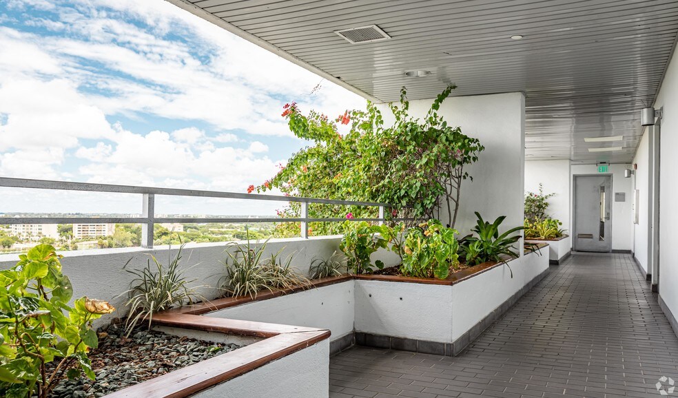 More Photos Of 4770 Biscayne Blvd, Miami Office For Sale