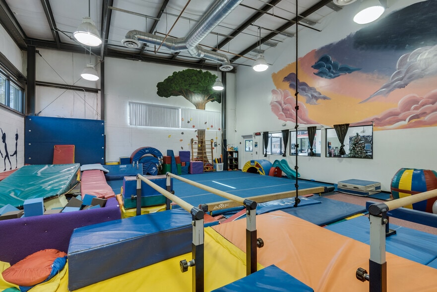 More Photos Of 3250 N Bronco St, Las Vegas General Retail For Sale