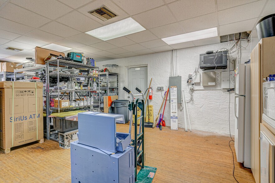 More Photos Of 689 4th St NW, Largo Manufacturing For Sale