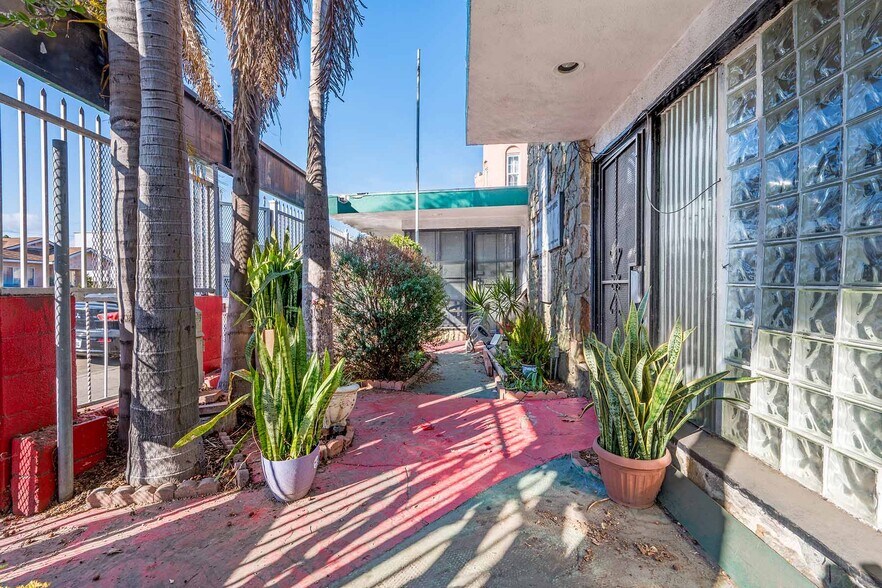 More Photos Of 1954 Atlantic Ave, Long Beach Office For Lease