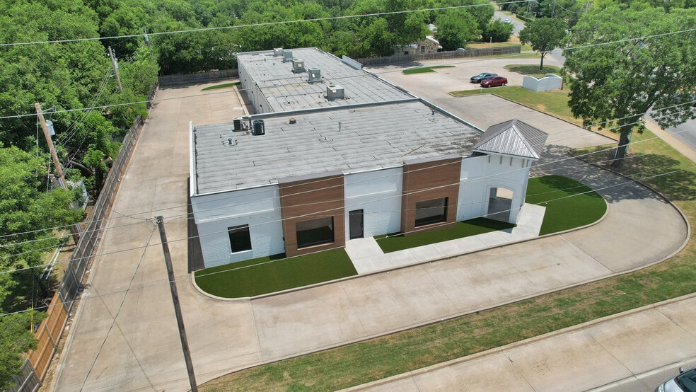 More Photos Of 1702-1708 N Commerce St, Ardmore General Retail For Lease