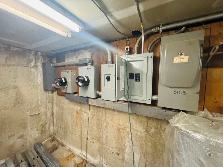 More Photos Of 816 Hempstead Tpke, Franklin Square Office For Sale