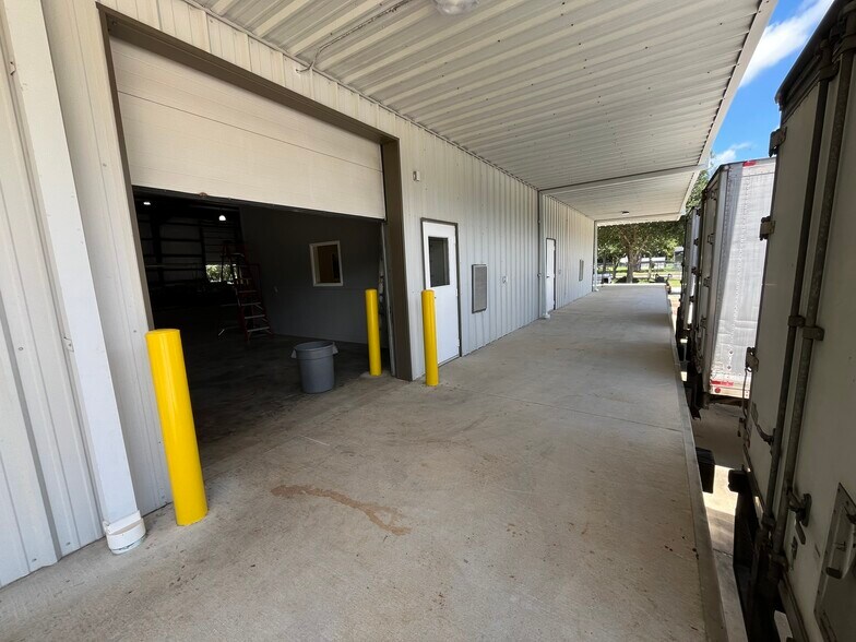 More Photos Of 2400 W Herman St, Pensacola Warehouse For Sale