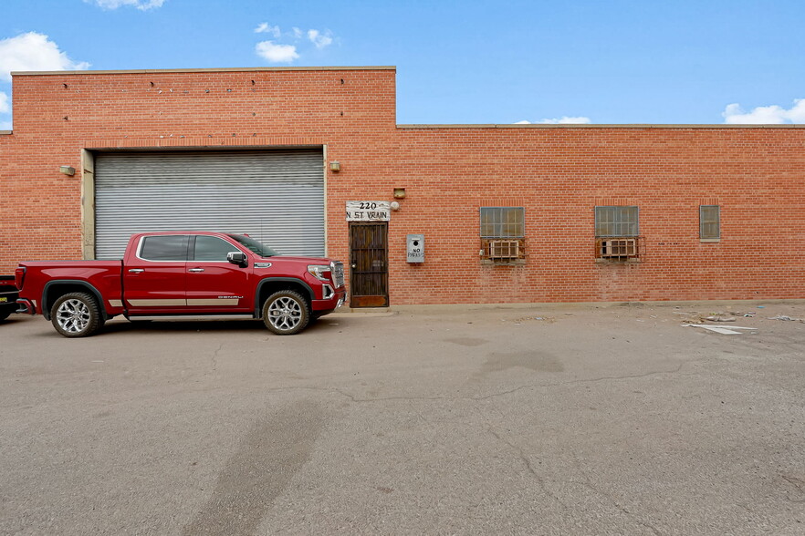 More Photos Of 220 N Saint Vrain St, El Paso Light Distribution For Sale