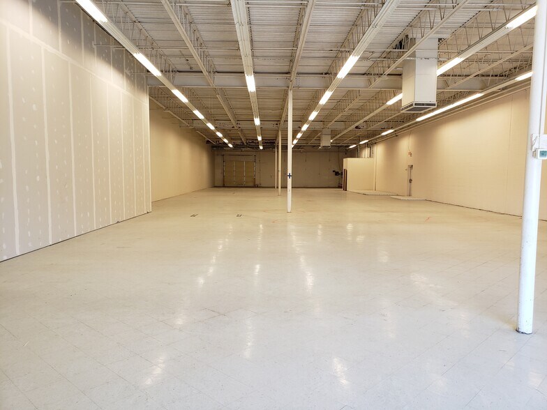 More Photos Of 2110-2130 N State Highway 7, North Vernon Freestanding For Lease